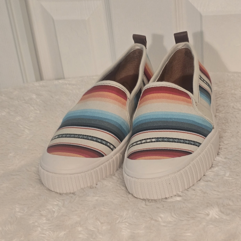Zodiac Multi Striped Slip in Shoes Size 8.5 M White Teal Gray Like New